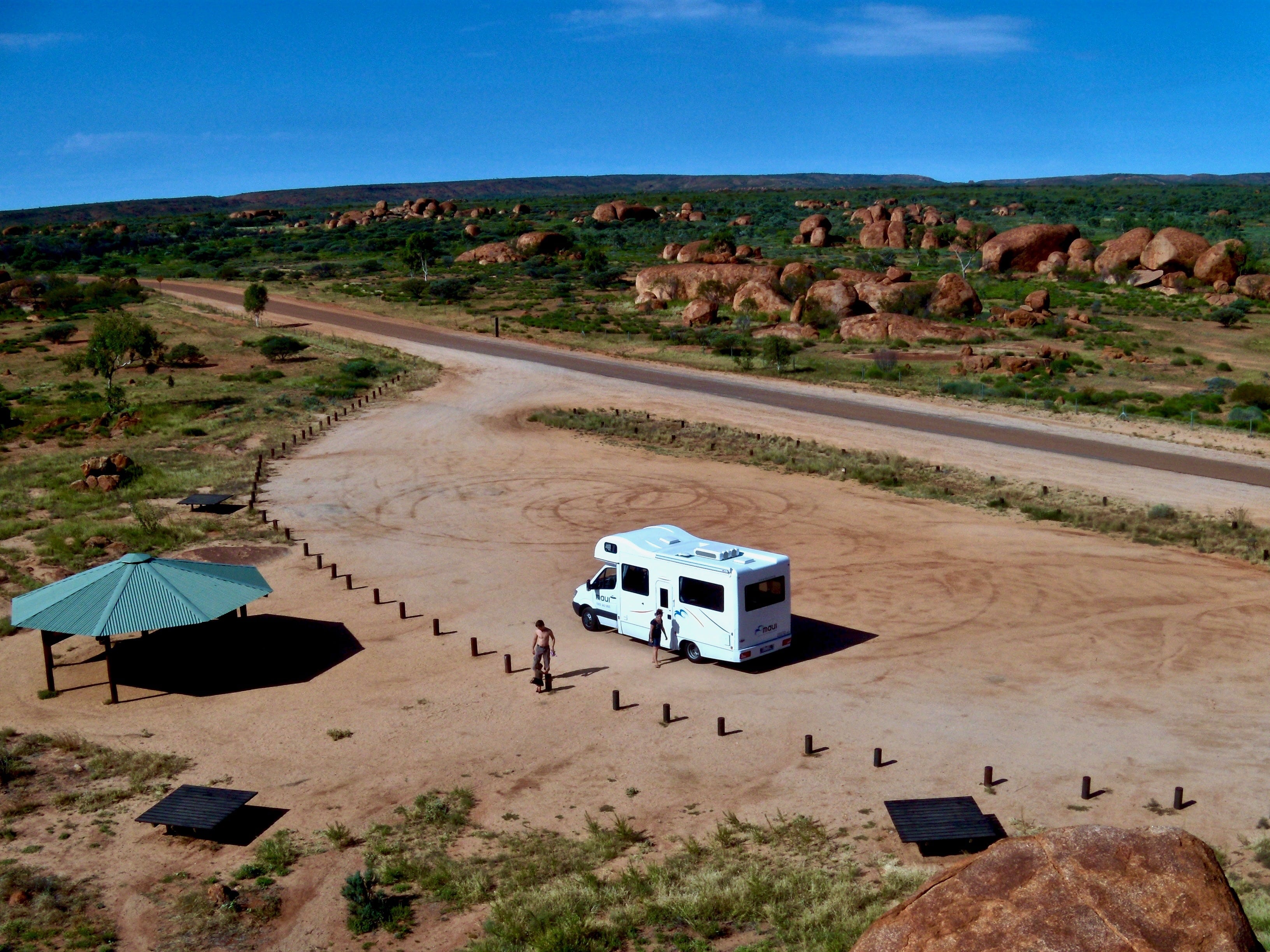 Camping Car au Devils Marbles Australie